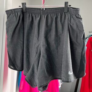NIKE Womens Dri-Fit Tempo Shorts